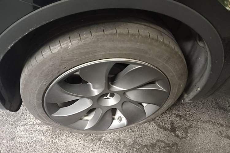 Used Tesla Model Y 2022 Revised Version Rear-Wheel Drive Left Front Wheel Hub