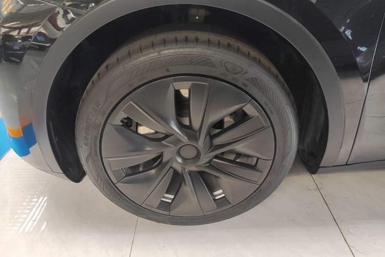 Used Tesla Model Y 2022 Revised Version Rear-Wheel Drive Left Front Wheel Hub