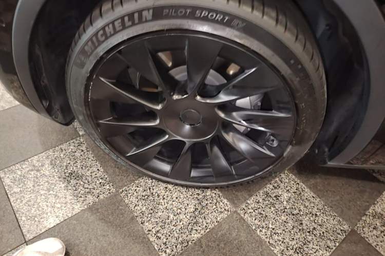 Used Tesla Model Y 2022 Revised Version Rear-Wheel Drive Left Front Wheel Hub