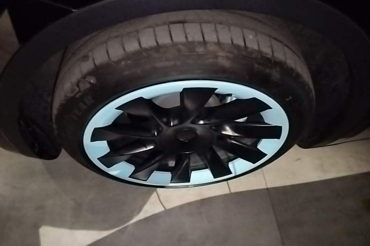 Used Tesla Model Y 2022 Revised Version Long-Range All-Wheel Drive Left Front Wheel Hub