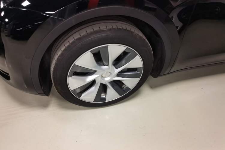 Used Tesla Model Y 2022 Revised Version Rear-Wheel Drive Left Front Wheel Hub