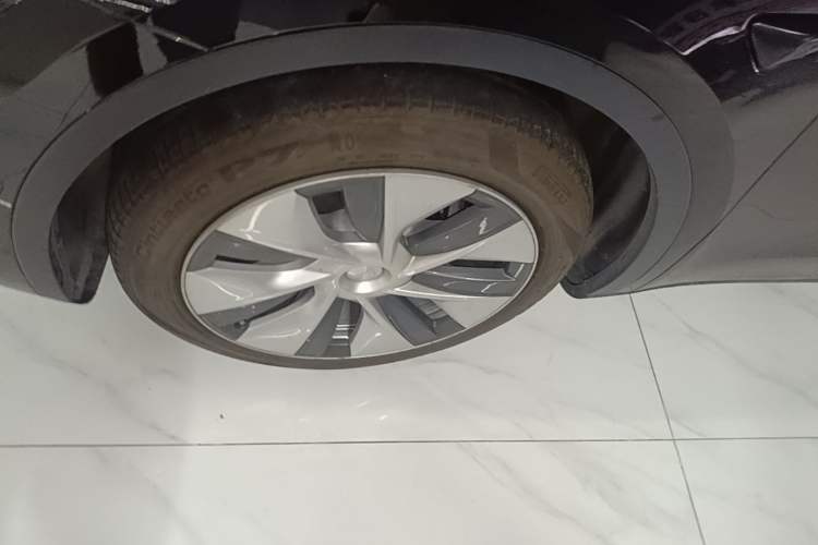 Used Tesla Model Y 2022 Rear-Wheel-Drive Version Left Front Wheel Hub