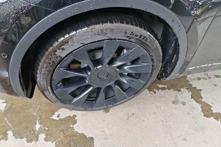 Used Tesla Model Y 2022 Rear-Wheel-Drive Version Left Front Wheel Hub
