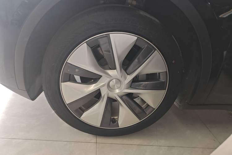 Used Tesla Model Y 2022 Revised Version Rear-Wheel Drive Left Front Wheel Hub