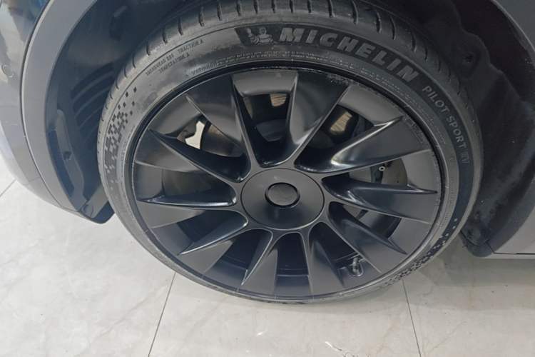Used Tesla Model Y 2022 Revised Version Rear-Wheel Drive Left Front Wheel Hub