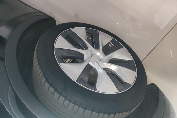 Used Tesla Model Y 2022 Revised Version Rear-Wheel Drive Left Front Wheel Hub