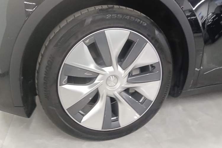 Used Tesla Model Y 2022 Revised Version Rear-Wheel Drive Left Front Wheel Hub
