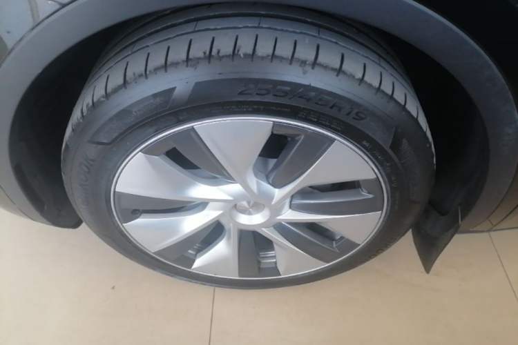 Used Tesla Model Y 2022 Revised Version Rear-Wheel Drive Left Front Wheel Hub