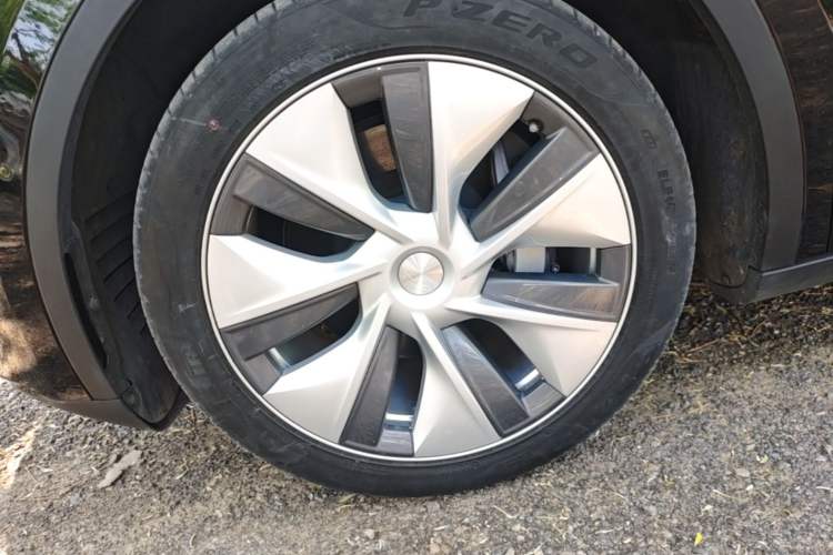 Used Tesla Model Y 2022 Revised Version Rear-Wheel Drive Left Front Wheel Hub