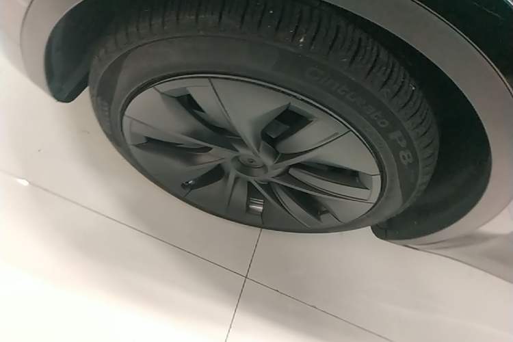 Used Tesla Model Y 2022 Revised Version Long-Range All-Wheel Drive Left Front Wheel Hub