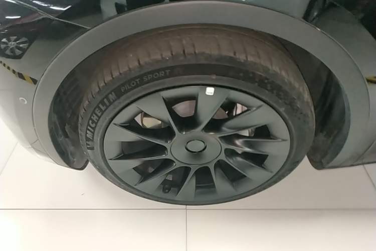 Used Tesla Model Y 2022 Revised Version Long-Range All-Wheel Drive Left Front Wheel Hub