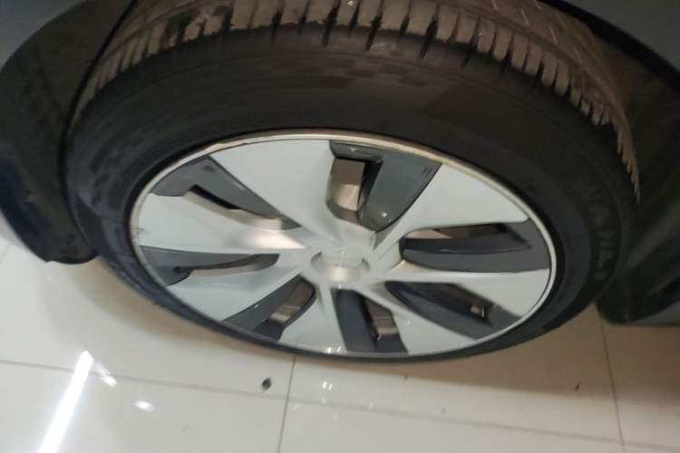 Used Tesla Model Y 2022 Rear-Wheel-Drive Version Left Front Wheel Hub