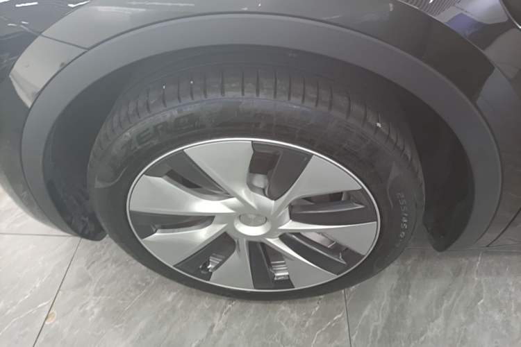 Used Tesla Model Y 2022 Rear-Wheel-Drive Version Left Front Wheel Hub