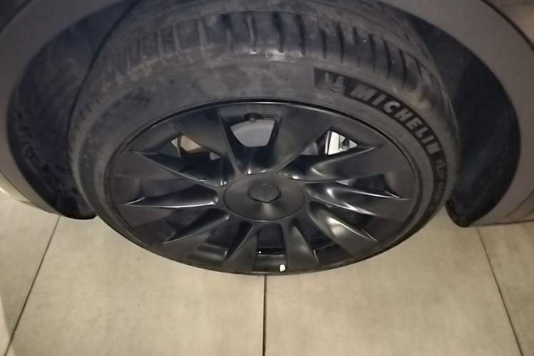 Used Tesla Model Y 2022 Revised Version Long-Range All-Wheel Drive Left Front Wheel Hub