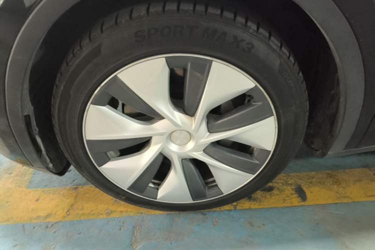 Used Tesla Model Y 2022 Revised Version Rear-Wheel Drive Left Front Wheel Hub