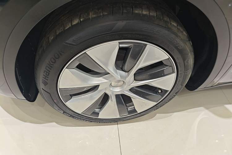 Used Tesla Model Y 2022 Rear-Wheel-Drive Version Left Front Wheel Hub