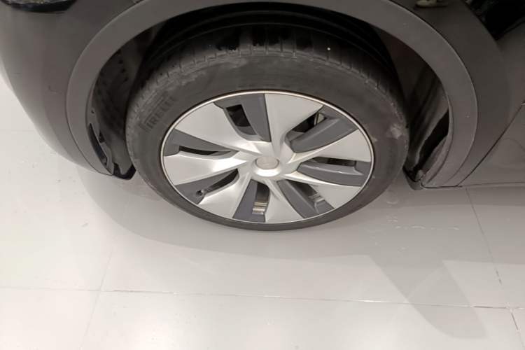 Used Tesla Model Y 2022 Revised Version Rear-Wheel Drive Left Front Wheel Hub