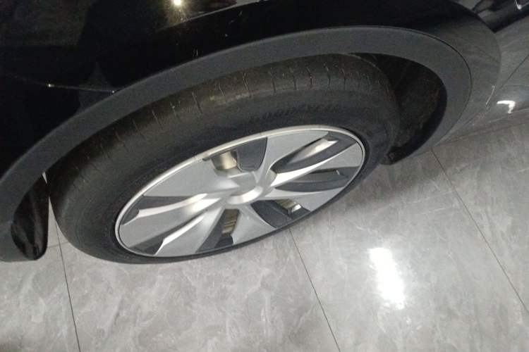 Used Tesla Model Y 2022 Revised Version Rear-Wheel Drive Left Front Wheel Hub