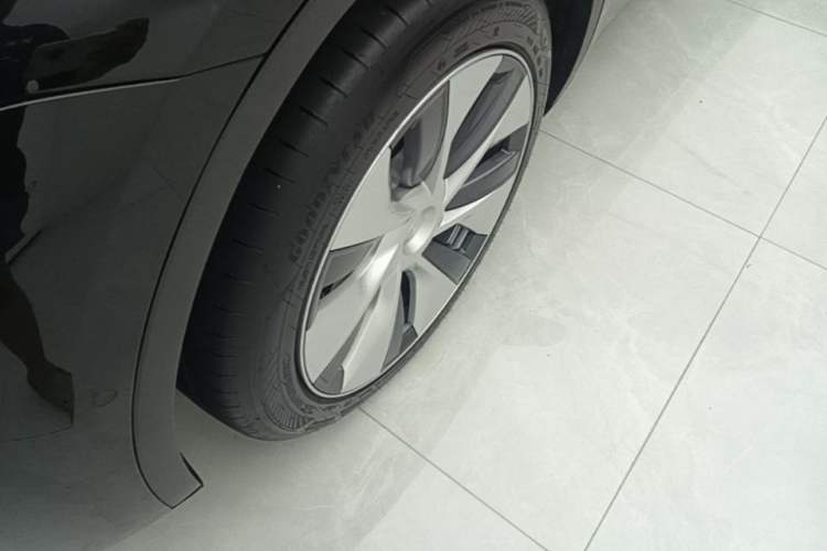 Used Tesla Model Y 2022 Revised Version Rear-Wheel Drive Left Front Wheel Hub
