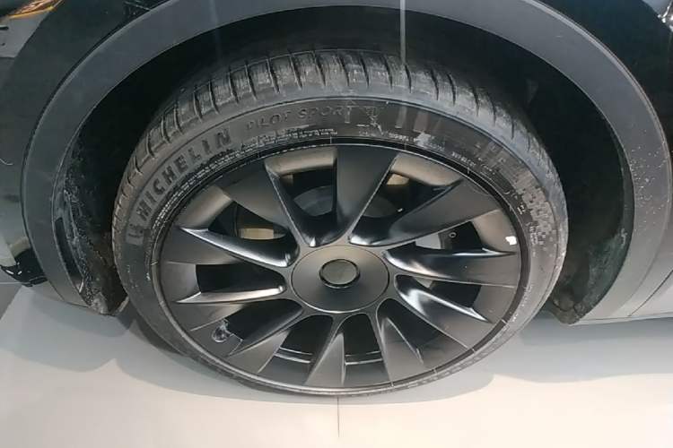 Used Tesla Model Y 2022 Revised Version Rear-Wheel Drive Left Front Wheel Hub