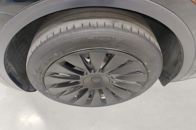 Used Tesla Model Y 2022 Revised Version Rear-Wheel Drive Left Front Wheel Hub