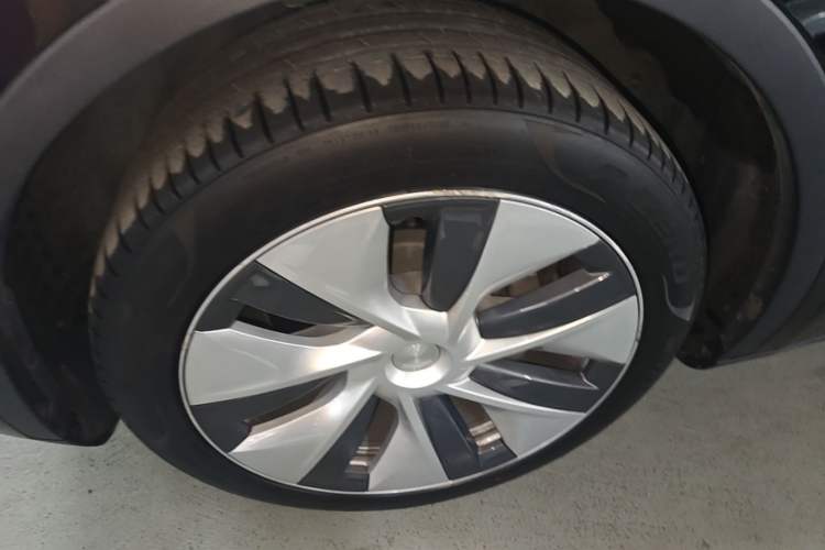 Used Tesla Model Y 2022 Revised Version Rear-Wheel Drive Left Front Wheel Hub