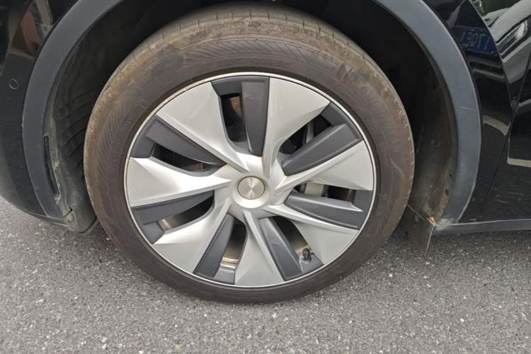 Used Tesla Model Y 2022 Revised Version Rear-Wheel Drive Left Front Wheel Hub