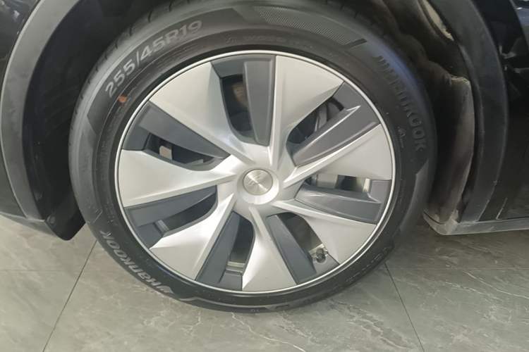 Used Tesla Model Y 2022 Rear-Wheel-Drive Version Left Front Wheel Hub