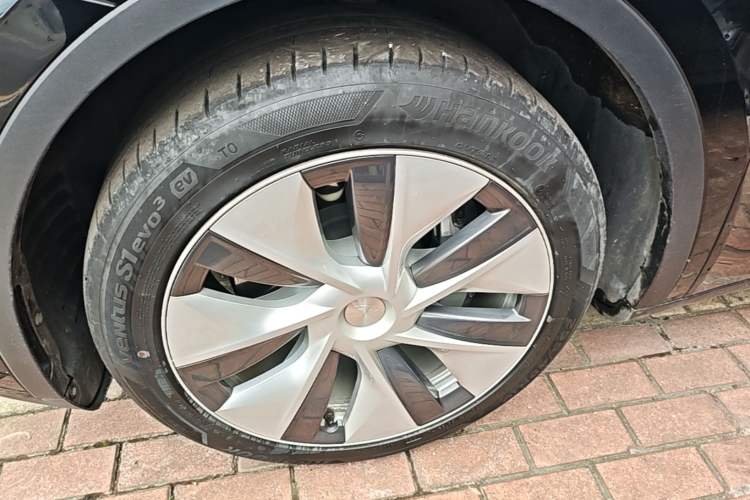 Used Tesla Model Y 2022 Revised Version Rear-Wheel Drive Left Front Wheel Hub