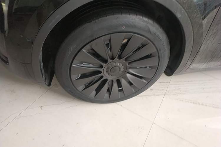 Used Tesla Model Y 2022 Revised Version Rear-Wheel Drive Left Front Wheel Hub