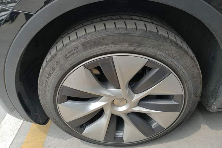 Used Tesla Model Y 2022 Revised Version Rear-Wheel Drive Left Front Wheel Hub