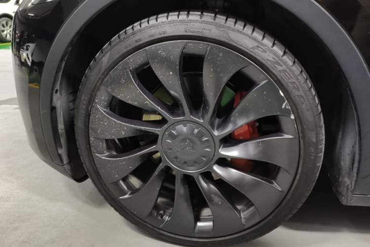 Used Tesla Model Y 2022 Performance High-Performance All-Wheel-Drive Version Left Front Wheel Hub