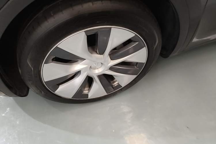 Used Tesla Model Y 2022 Revised Version Rear-Wheel Drive Left Front Wheel Hub