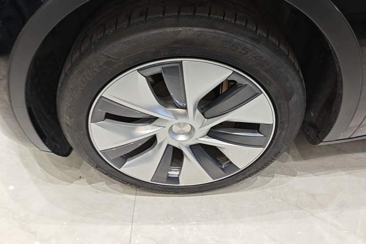 Used Tesla Model Y 2022 Revised Version Rear-Wheel Drive Left Front Wheel Hub