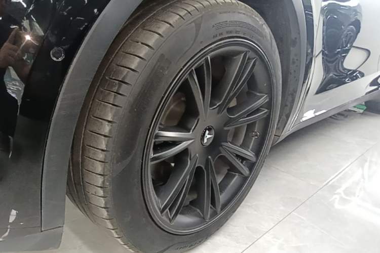 Used Tesla Model Y 2022 Revised Version Rear-Wheel Drive Left Front Wheel Hub
