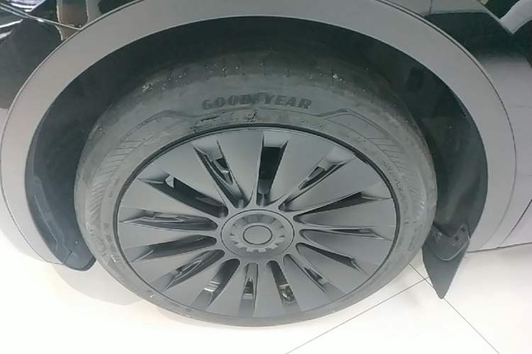 Used Tesla Model Y 2022 Revised Version Rear-Wheel Drive Left Front Wheel Hub