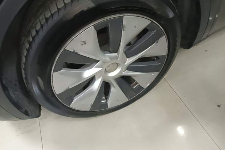 Used Tesla Model Y 2022 Revised Version Rear-Wheel Drive Left Front Wheel Hub