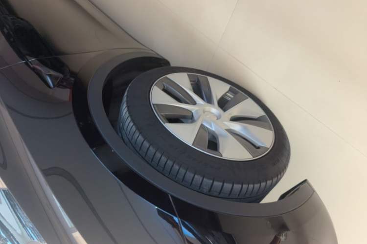 Used Tesla Model Y 2022 Rear-Wheel-Drive Version Left Front Wheel Hub