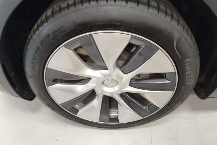 Used Tesla Model Y 2022 Revised Version Rear-Wheel Drive Left Front Wheel Hub