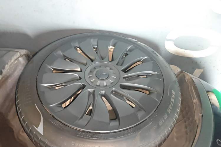 Used Tesla Model Y 2022 Revised Version Rear-Wheel Drive Left Front Wheel Hub