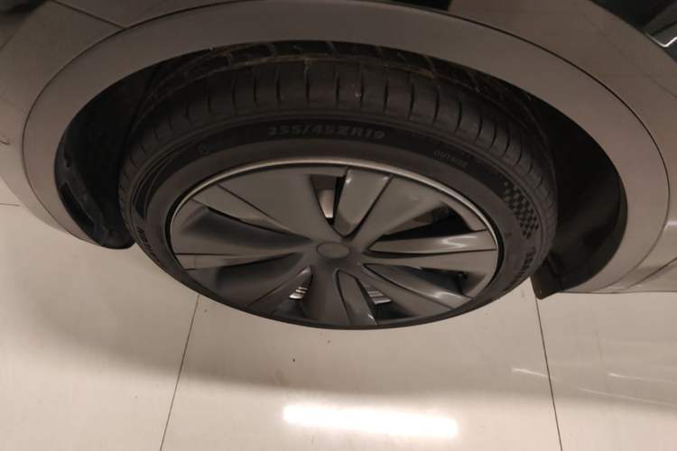 Used Tesla Model Y 2022 Revised Version Rear-Wheel Drive Left Front Wheel Hub