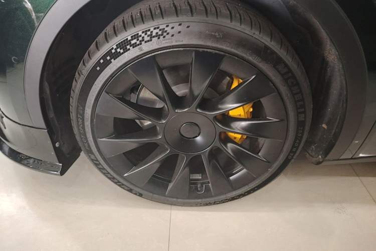 Used Tesla Model Y 2022 Revised Version Rear-Wheel Drive Left Front Wheel Hub