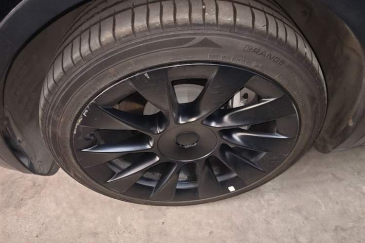 Used Tesla Model Y 2022 Long-Range All-Wheel-Drive Version Left Front Wheel Hub