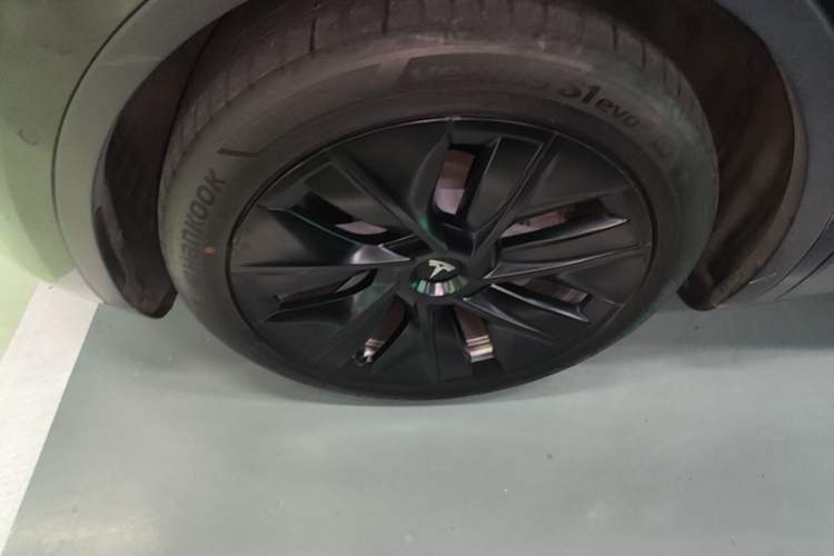 Used Tesla Model Y 2022 Rear-Wheel-Drive Version Left Front Wheel Hub