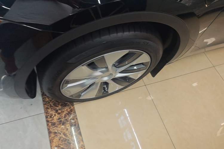 Used Tesla Model Y 2022 Revised Version Long-Range All-Wheel Drive Left Front Wheel Hub