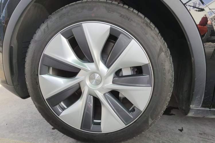 Used Tesla Model Y 2022 Revised Version Rear-Wheel Drive Left Front Wheel Hub