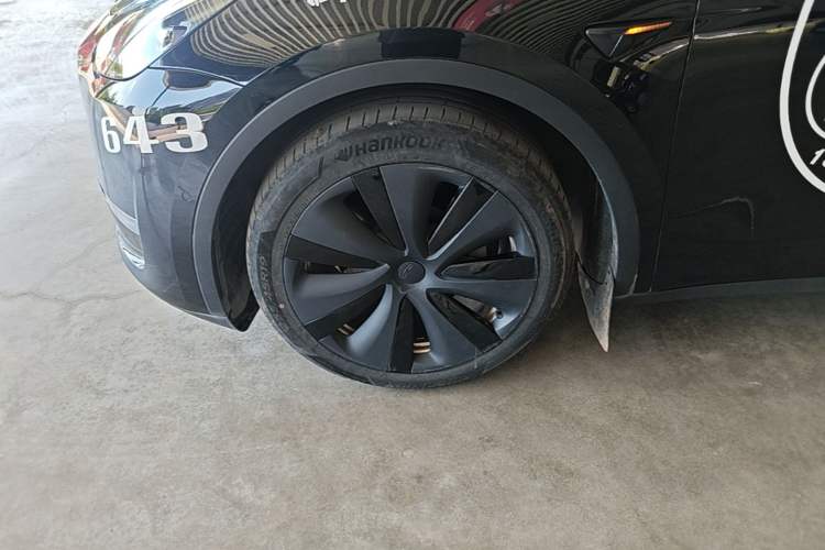 Used Tesla Model Y 2022 Long-Range All-Wheel-Drive Version Left Front Wheel Hub
