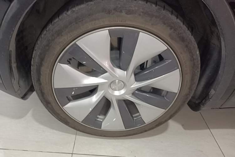 Used Tesla Model Y 2022 Rear-Wheel-Drive Version Left Front Wheel Hub
