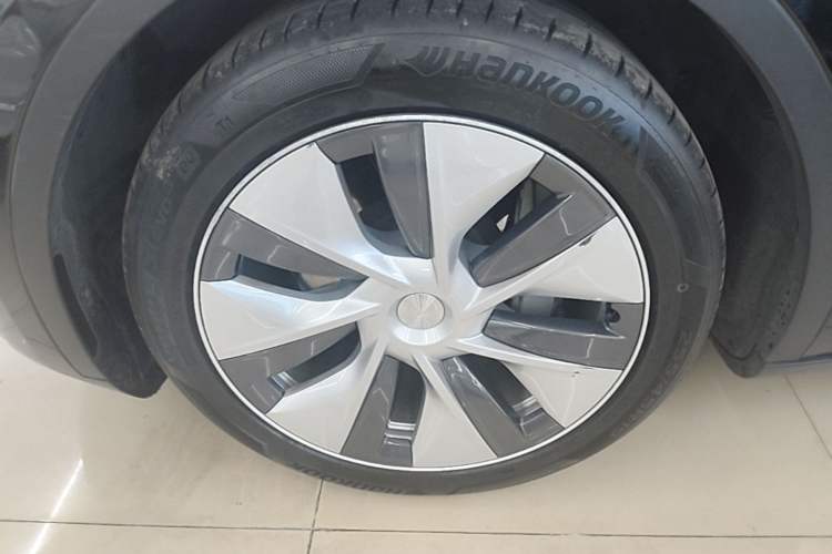Used Tesla Model Y 2022 Rear-Wheel-Drive Version Left Front Wheel Hub