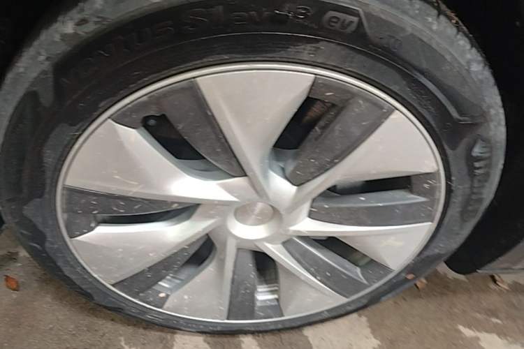 Used Tesla Model Y 2022 Rear-Wheel-Drive Version Left Front Wheel Hub